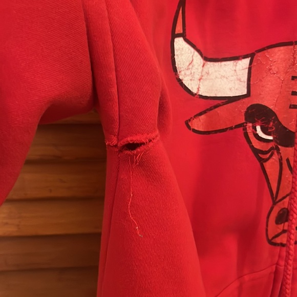 Chicago Bulls Hooded Sweatshirt - Picture 4 of 5